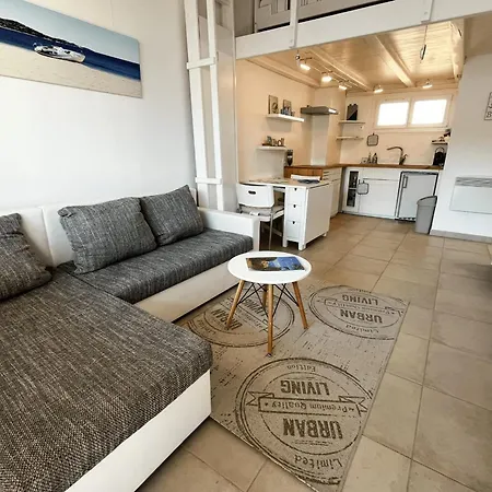 Fully Renovated 2-room With Ac A Large Balcony In The Center Apartamento